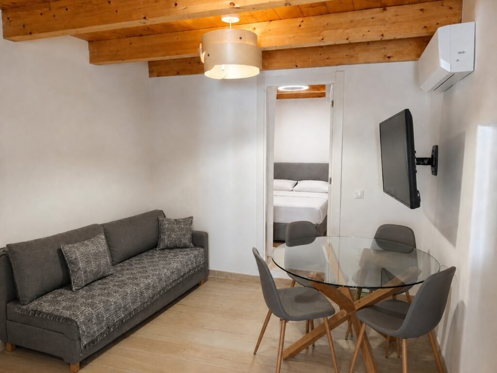 Bright living and dining room inside the Perliti holiday home